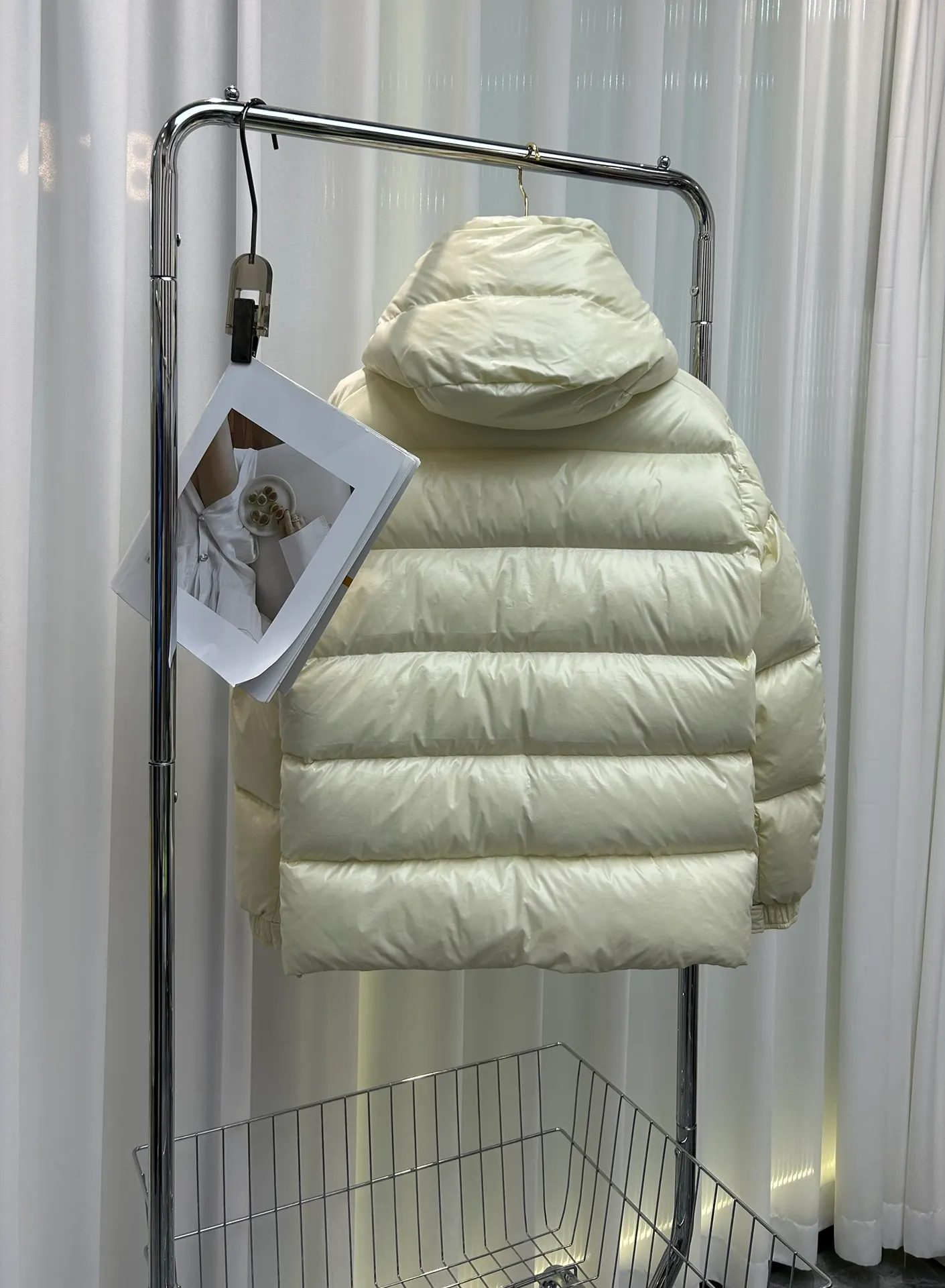 P390 Moncler/ 2026 70 、 。 DNA ， ， 。 Classic ， 、 。 Classic 70 。 Quality， 90 ，Premium Quality ， ，Black ！ Sizes M-3XL